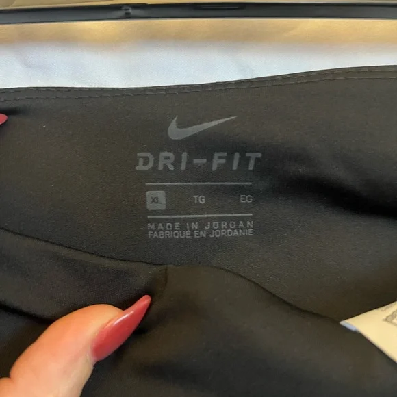 XL Nike Dri- Fit Women’s Black Leggings - Picture 7 of 8